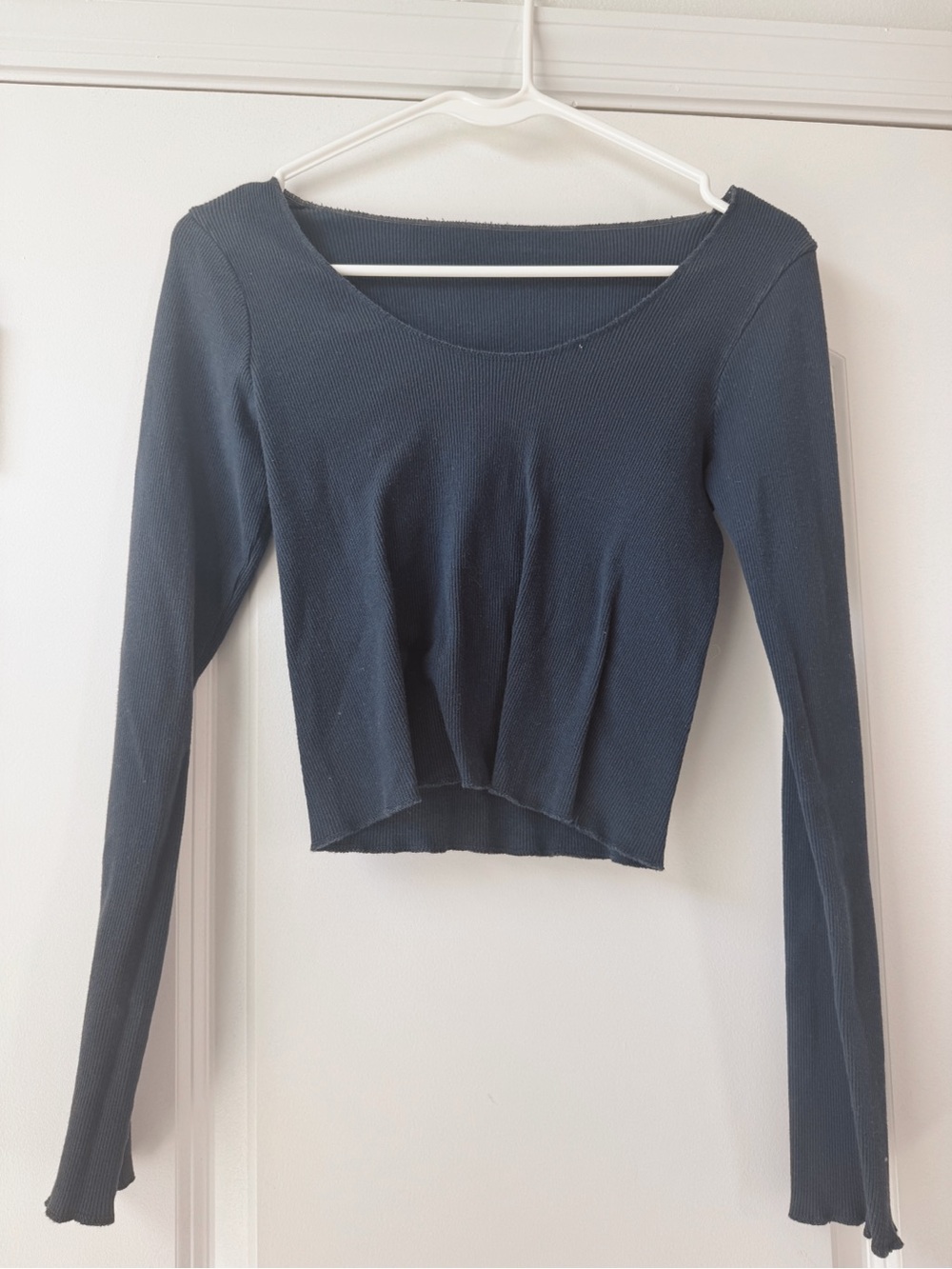 Brandy Melville, Ribbed Long-Sleeve Cropped Top - Navy